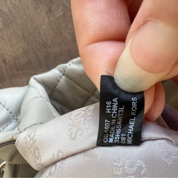 2016 VTG Michael Kors Susannah Lg Quilted-Leather Tote/Shoulder Bag ~ Pearl Grey - Picture 13 of 14